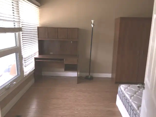 Market Mall旁 地上3卧室出租（只租单身），全包，带家具，随时可以入住