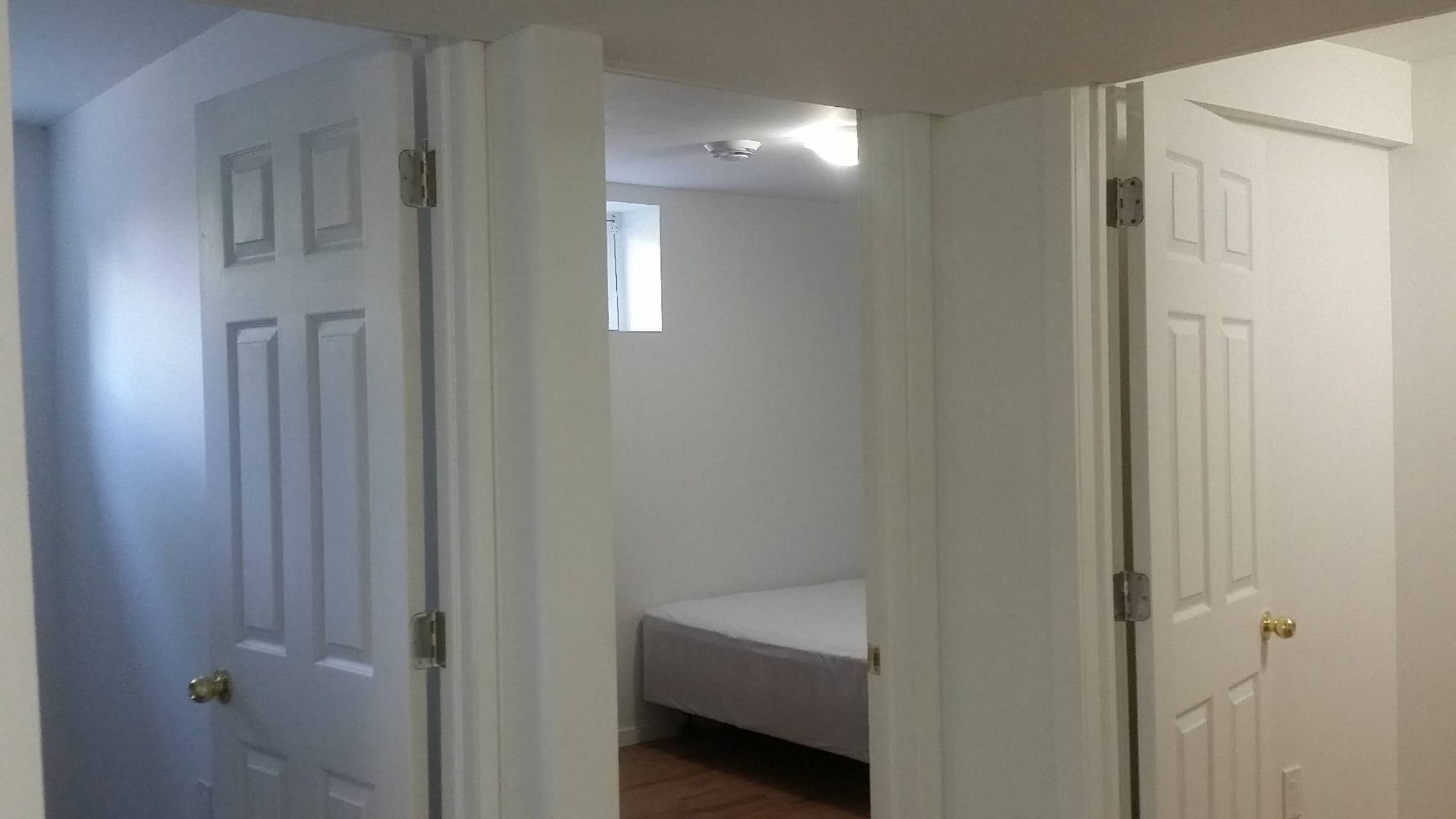 Market mall 旁全独立地下室2室套房出租 水电暖网络全包 - 5