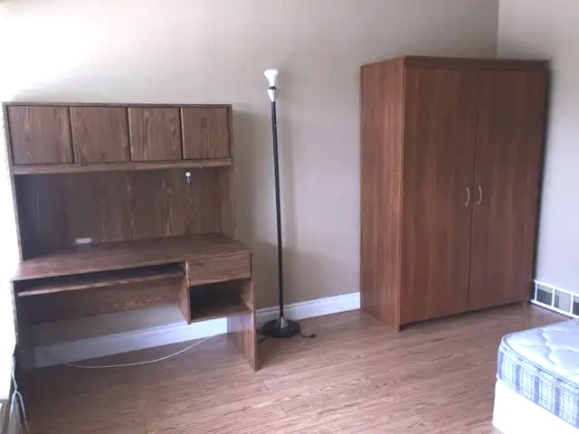 Market Mall旁 地上3卧室出租（只租单身），全包，带家具，随时可以入住 - 2