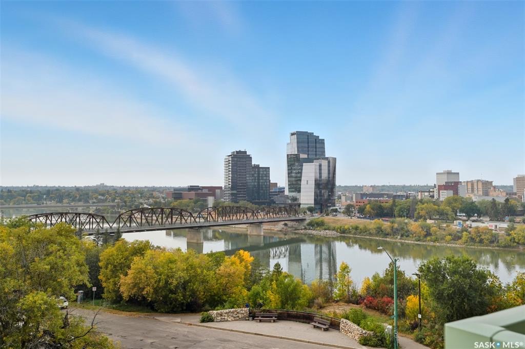 市中心河边大平层2室2卫1Dden出售