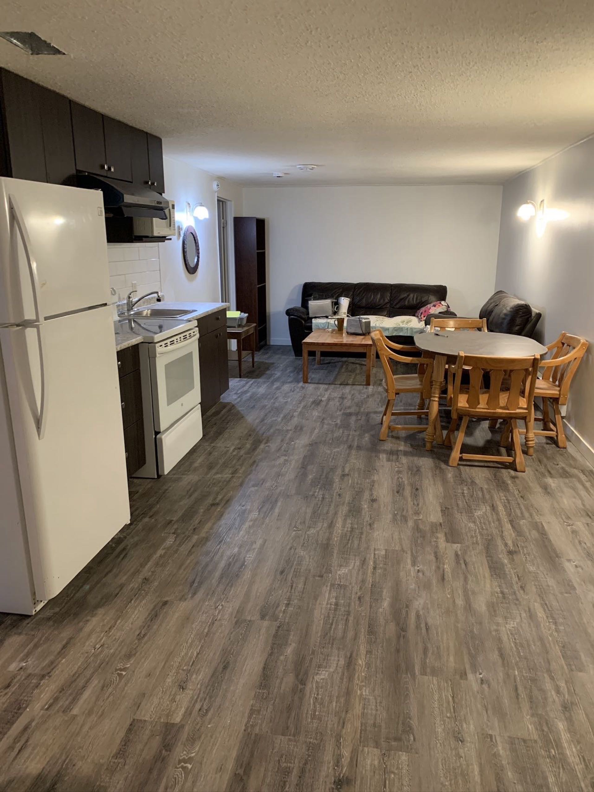 East side 1 BR basement suite available  - 2