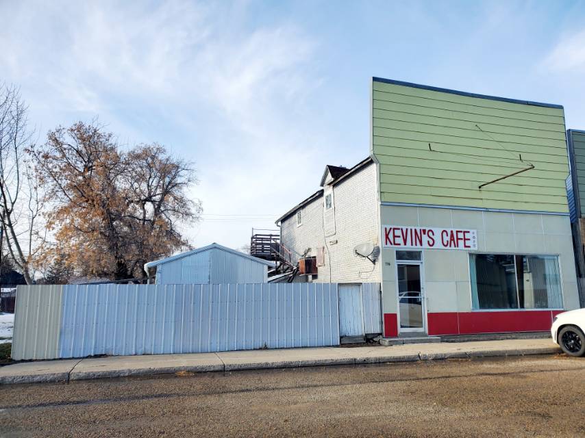 离里贾纳仅1小时车程餐馆出售！ 上居下铺