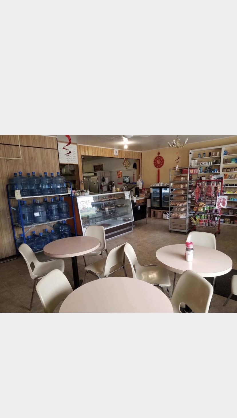 小镇便利店加甜品店出售