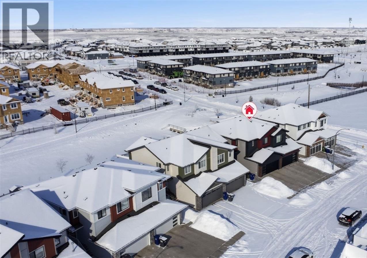 Public Open House公众开放看房 410 Myles Heidt Manor 3月14日 周六2-4PM Gary Gai或者同事Dominic Parent会在此迎接🙏 —————  Aspen Ridge小区背靠公园绿地半连体车库独立屋出售！，环境安静舒适，1 - 5