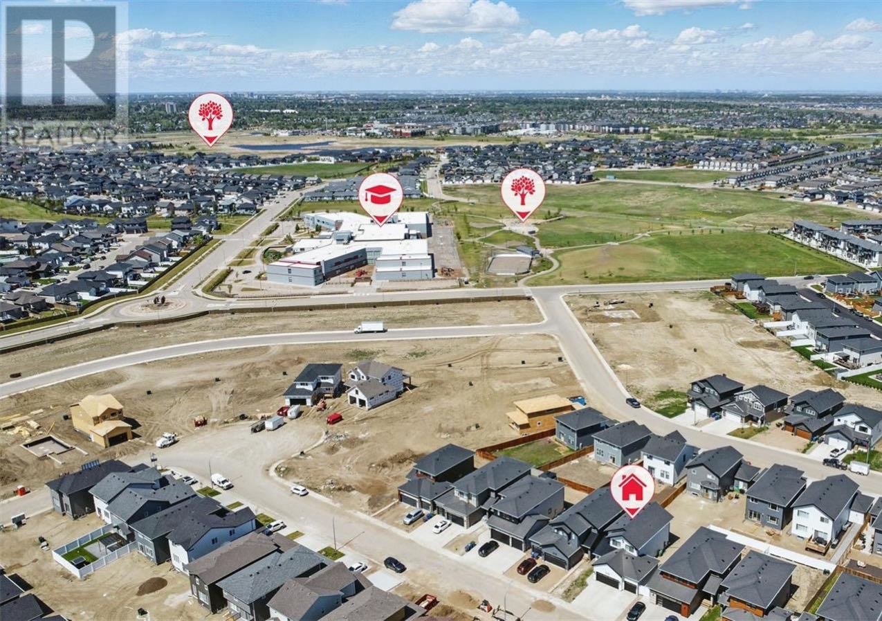 Public Open House公众开放看房 315 Dziadyk Bend 7月5日 周六 2-4PM Gary Gai或者同事Dominic Parent会在此迎接🙏 ————— Rosewood小区步行小学三车库1,930 平方尺独立屋出售。三间卧室、一间书房和一个多 - 5