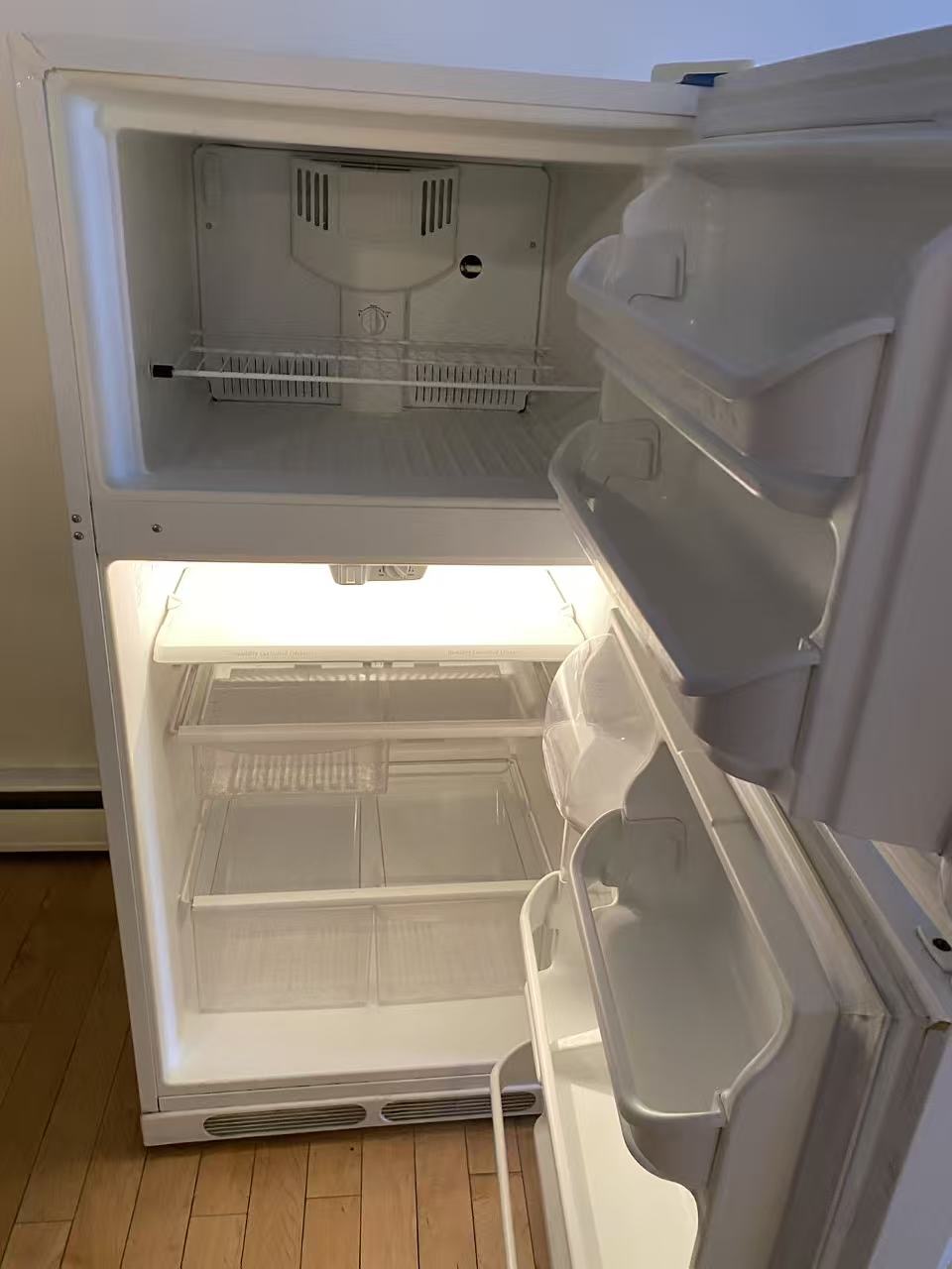 萨斯卡通7街2室一厅一卫出租，2026年9月1号入住 - 5