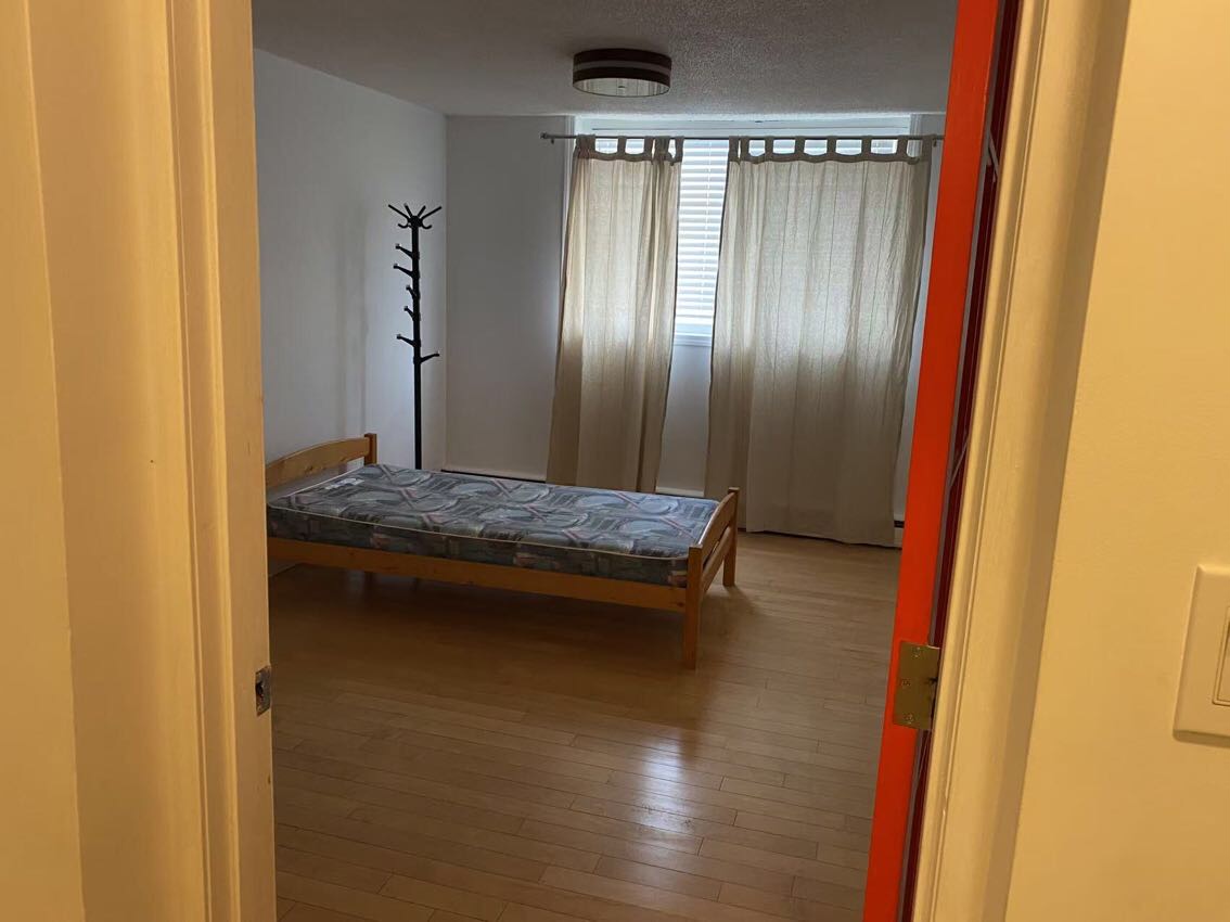 萨斯卡通7街2室一厅一卫出租，2026年9月1号入住