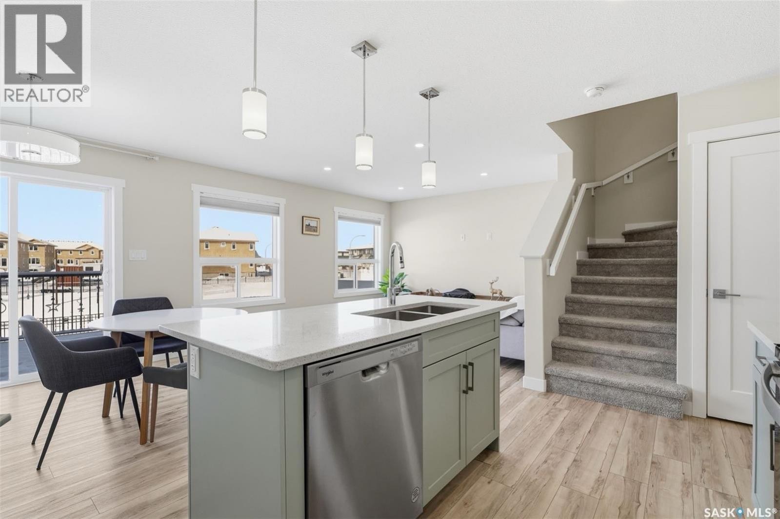 Public Open House公众开放看房 410 Myles Heidt Manor 3月14日 周六2-4PM Gary Gai或者同事Dominic Parent会在此迎接🙏 —————  Aspen Ridge小区背靠公园绿地半连体车库独立屋出售！，环境安静舒适，1 - 7