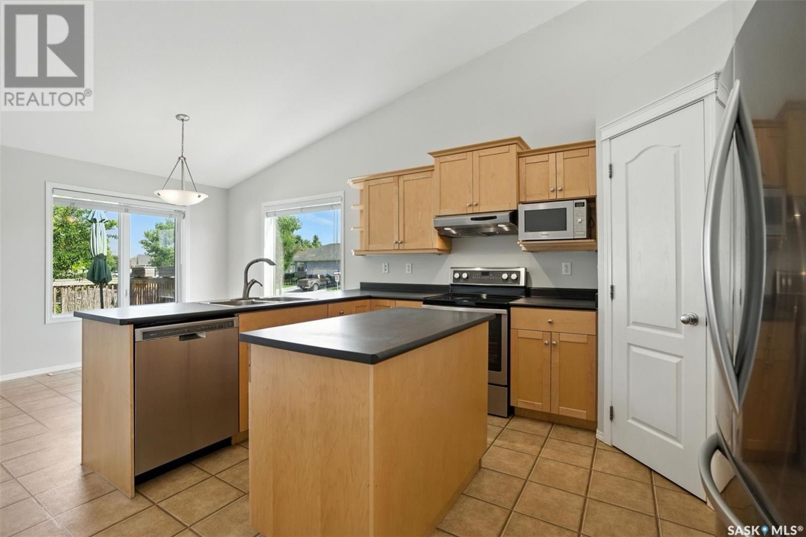 Public Open House公众开放看房 102 Bayfield Cres 7月12日 周六 2-4PM Gary Gai或者同事Dominic Parent会在此迎接🙏 ————— Briarwood小区5房3卫独立屋出售！中心地带。建于 2003 年，位置优越，距离 - 6