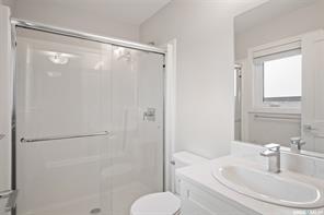 Evergreen小学对面2年新联排出租。3/4房 4卫 2厅，地下室步出式，新装修完成。单车库带院子，房屋如新，采光好。$2500/月包水。 - 9