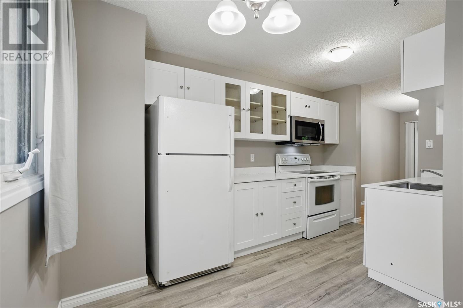 Public Open House公众开放看房 70-330 Haight Cres 12月6日 周六12-1:30PM Gary Gai和同事Dominic Parent会在此迎接🙏  ————————- Wildwood 社区3 卧 2 卫联排出售！全新翻新，实用维护成本低 - 6