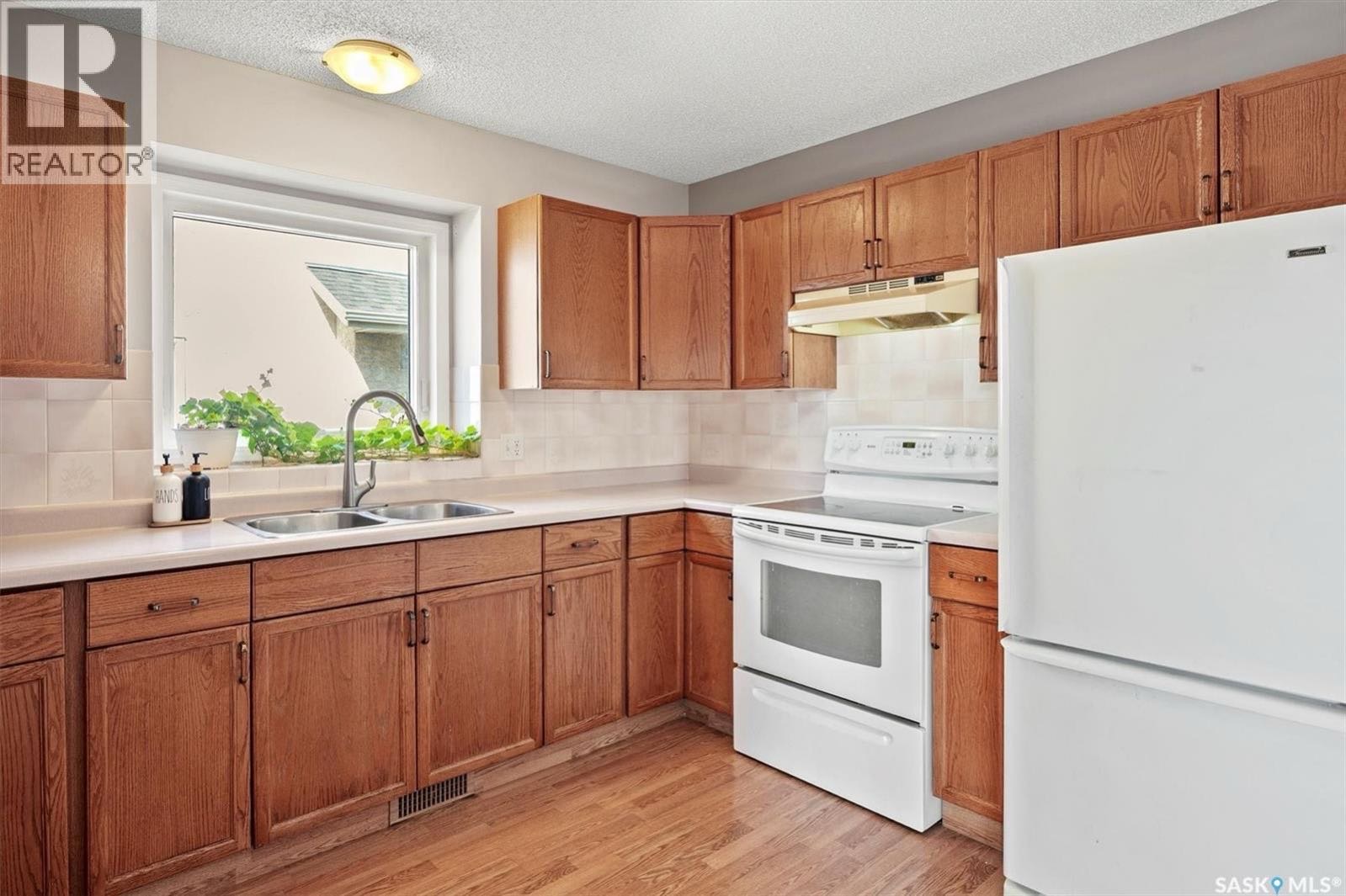 Public Open House公众开放看房 222 Haslam Ct 8月31日 周日 11-1 PM Gary Gai或者同事Dominic Parent会在此迎接🙏 ————— Silverspring 社区4房双车库独立屋出售！约 1883 平方英尺，采光充足，布局 - 8