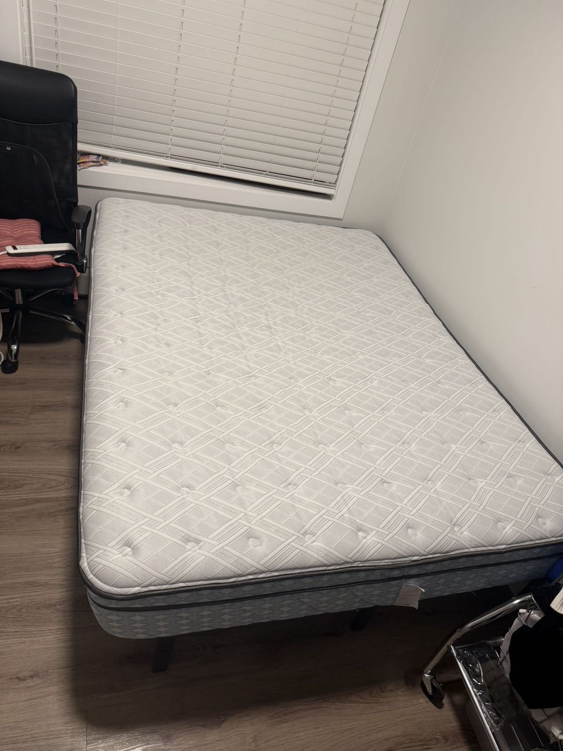 Queen size 床垫+床架 - 2