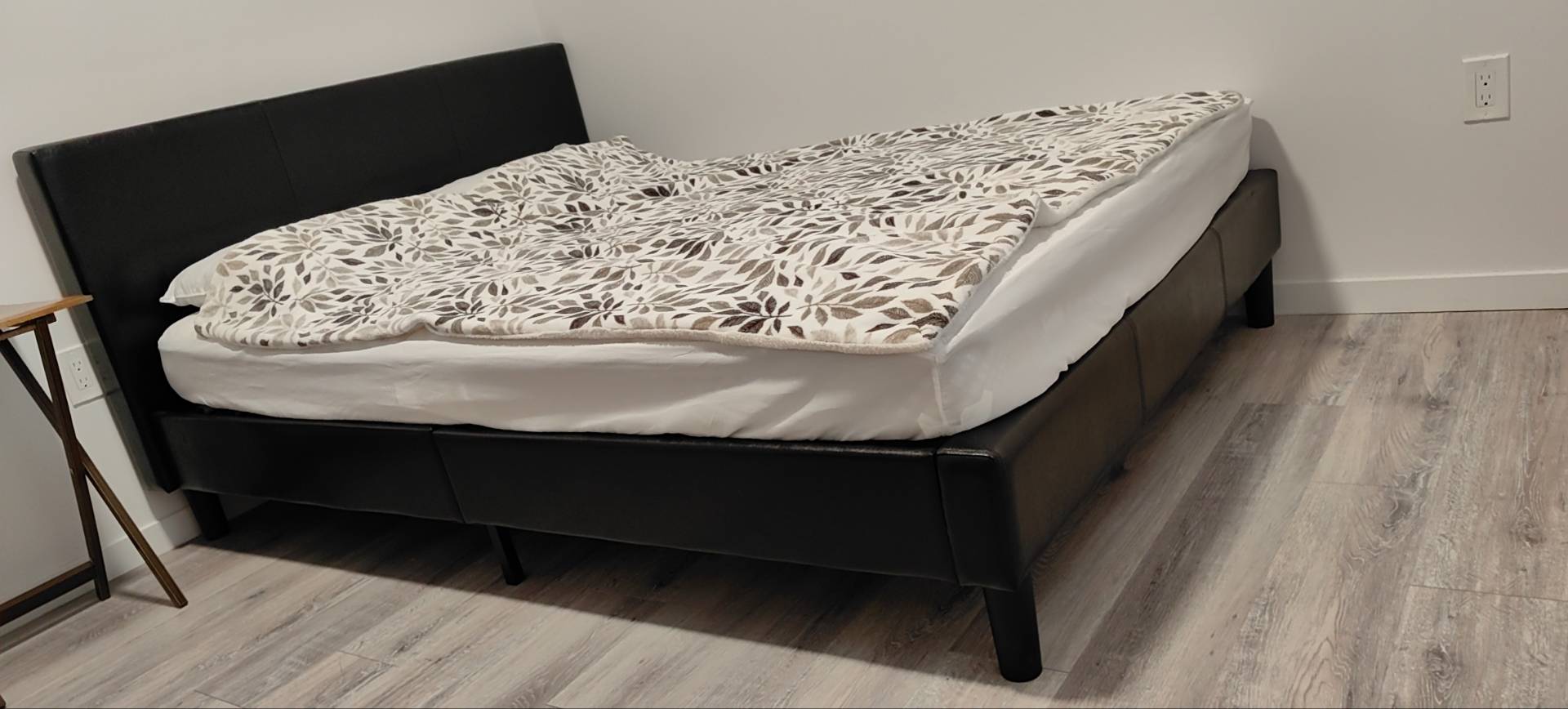 queen九成新床 - 2