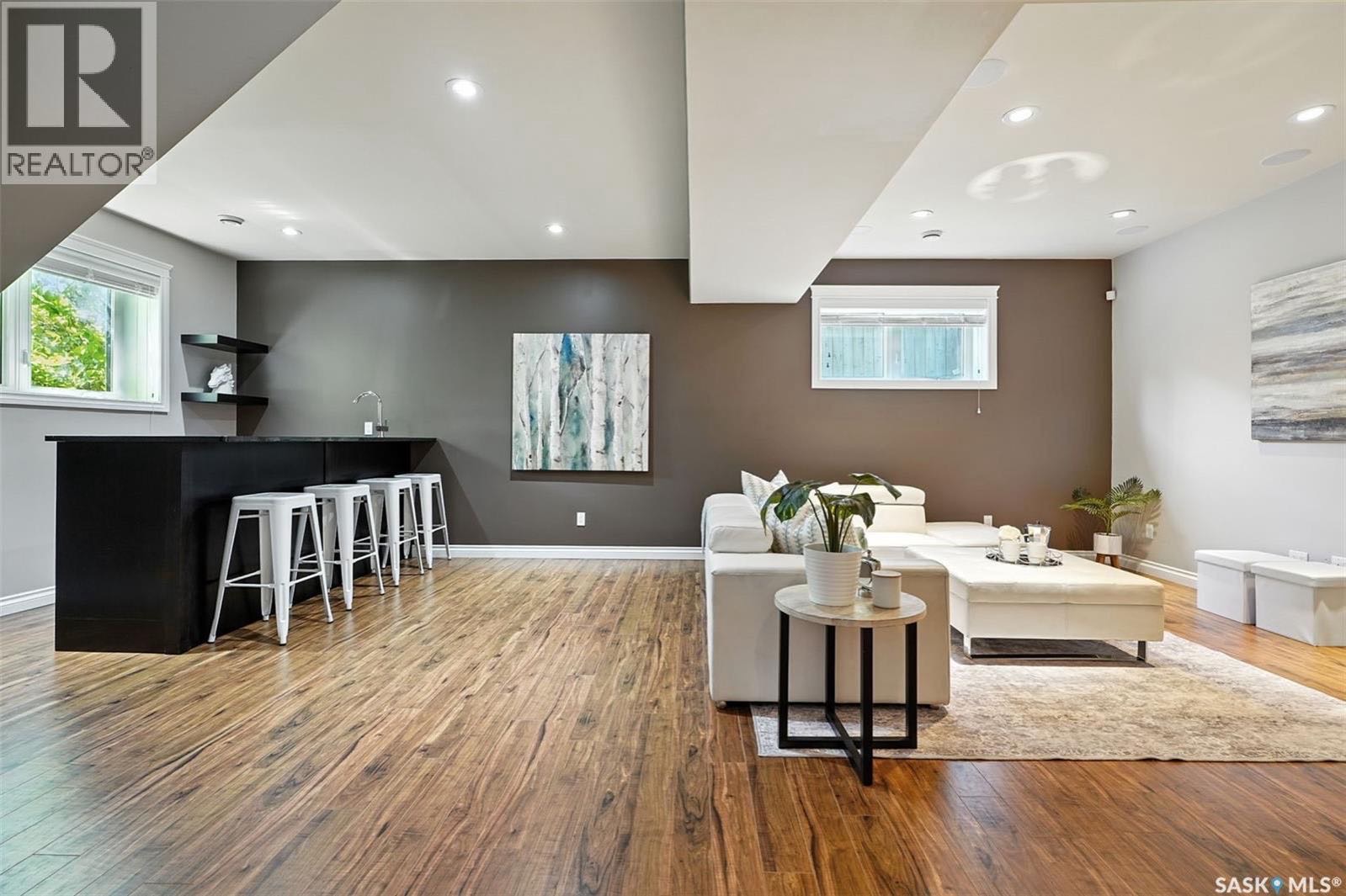 Public Open House公众开放看房 206 Roy Terrace 8月31日 周日2:00-4:00PM Gary Gai或者同事Dominic Parent会在此迎接🙏 —————  Evergreen小区高档装修4房错层独立屋出售！ 由 Jaylin Home - 8