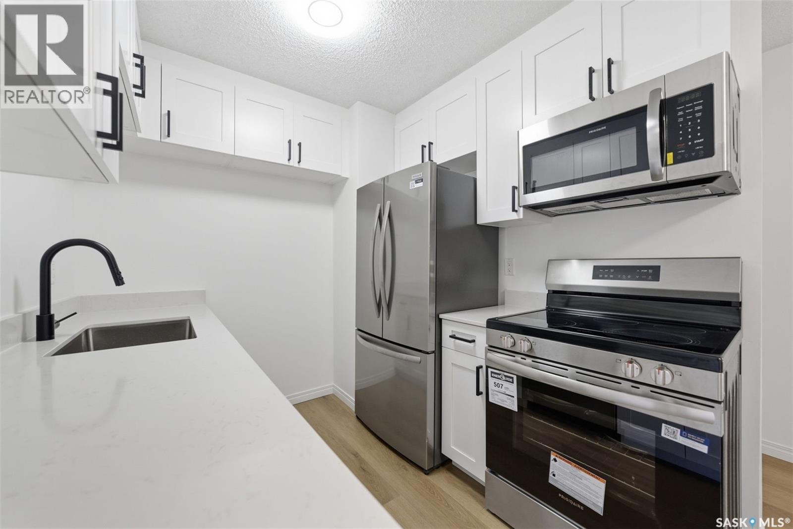 Wildwood小区顶层全面翻新两卧室公寓出售 - 5