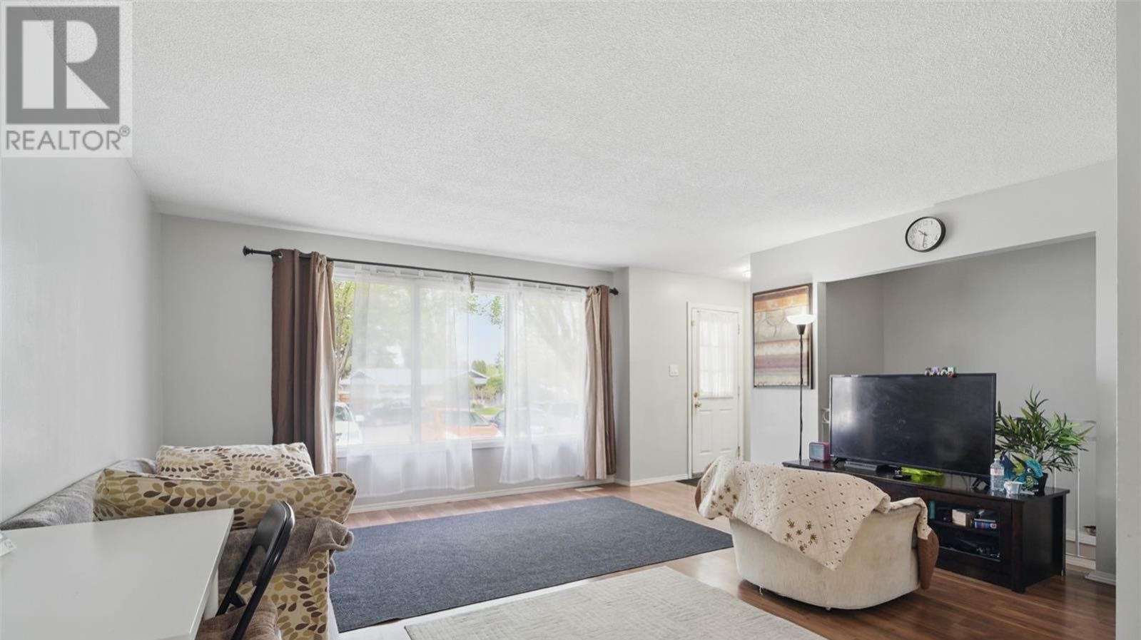 Brevoort Park社区核心地段合法双拼出售！ - 6