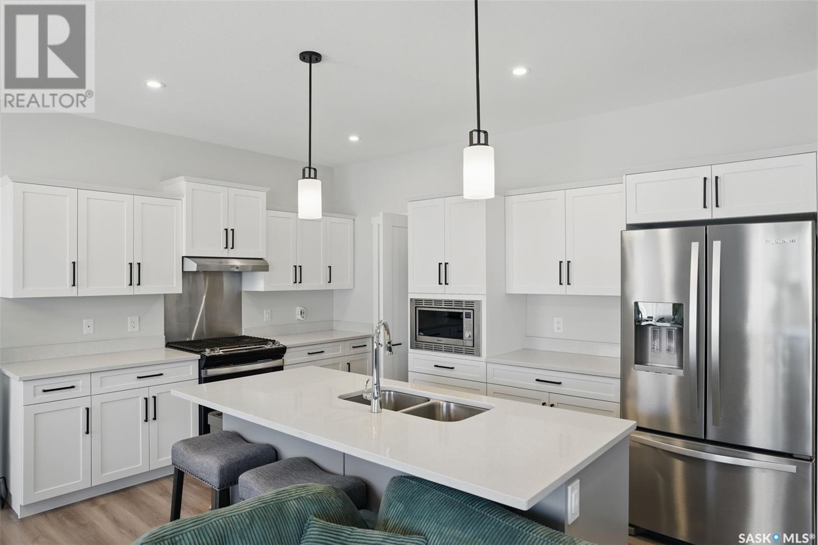 Public Open House公众开放看房 315 Dziadyk Bend 7月5日 周六 2-4PM Gary Gai或者同事Dominic Parent会在此迎接🙏 ————— Rosewood小区步行小学三车库1,930 平方尺独立屋出售。三间卧室、一间书房和一个多 - 8