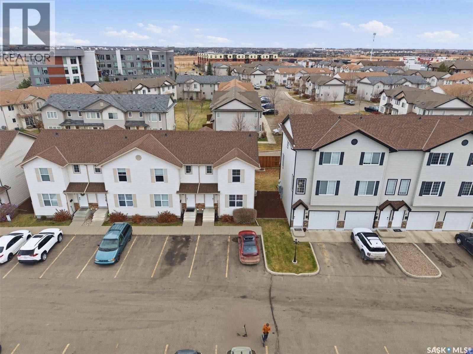 Public Open House公众开放看房 68-135 Pawlychenko Lane 11月29日 周六 2:00-4:00PM Gary Gai或者同事Dominic Parent会在此迎接🙏 ————— Lakewood小区安静边户联排别墅出售，两间宽敞卧室和两间 - 4