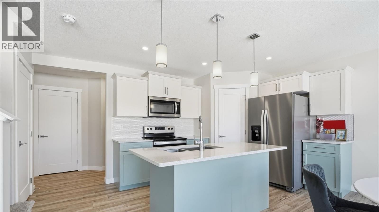 Public Open House公众开放看房 410 Myles Heidt Manor 3月14日 周六2-4PM Gary Gai或者同事Dominic Parent会在此迎接🙏 —————  Aspen Ridge小区背靠公园绿地半连体车库独立屋出售！，环境安静舒适，1 - 6