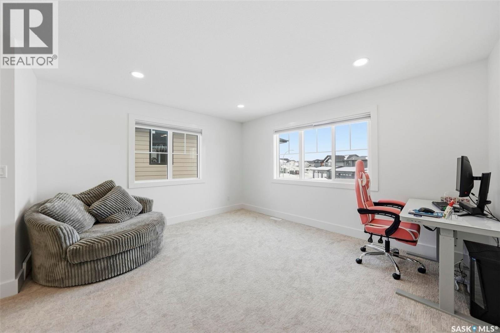 Public Open House公众开放看房 307 Keith Union 3月21日 周六2:00-4:00PM Gary Gai或者同事Dominic Parent会在此迎接🙏 ————— 步行Rosewood小学高档装修保养如新双层独立屋出售。Arbutus Prop - 7