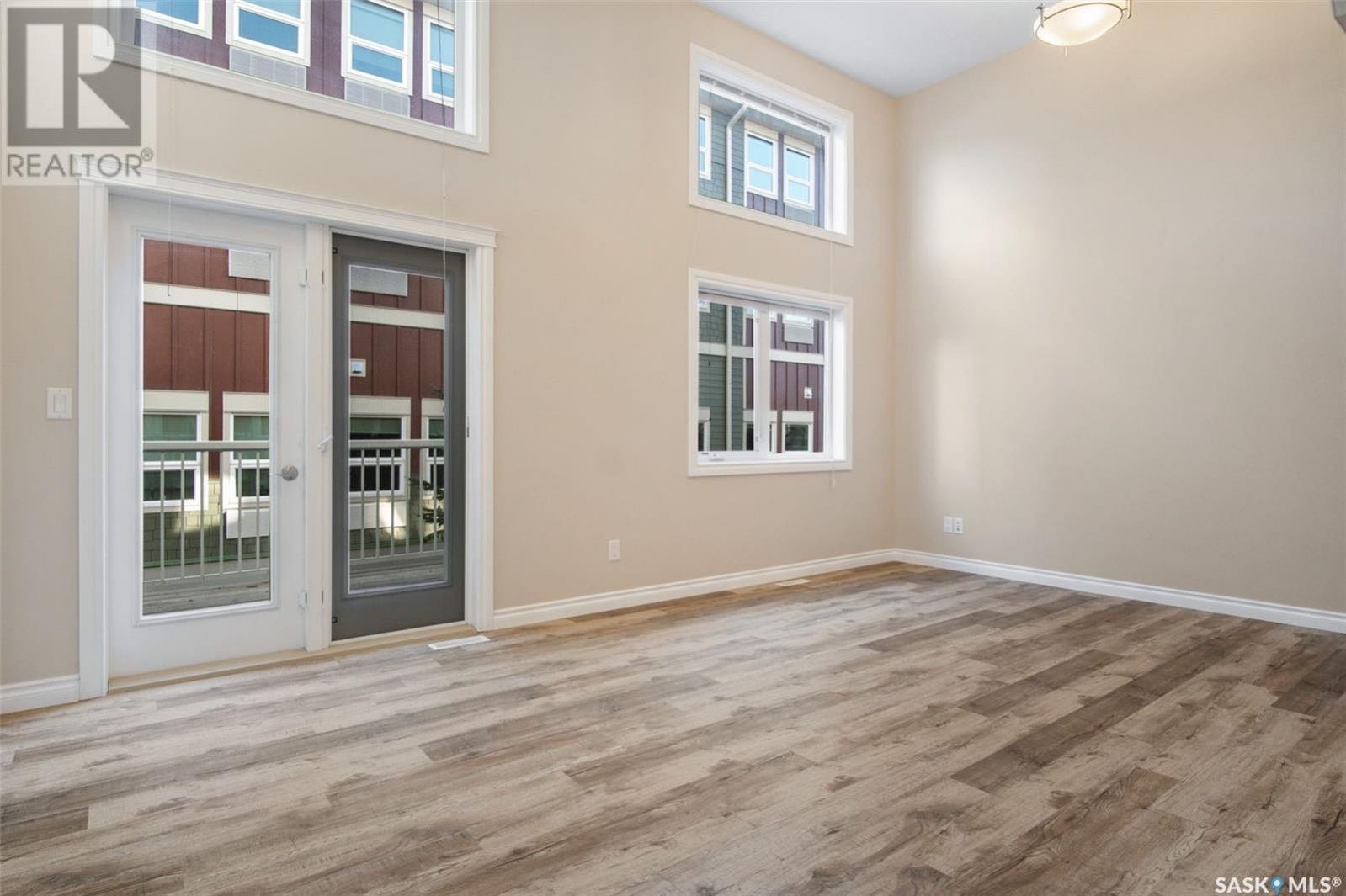 Public Open House公众开放看房 Unit 107-212 Willis Cres 2月19日 周日2:00-4:00 PM Gary Gai或者同事Dominic Parent会在此 - 5