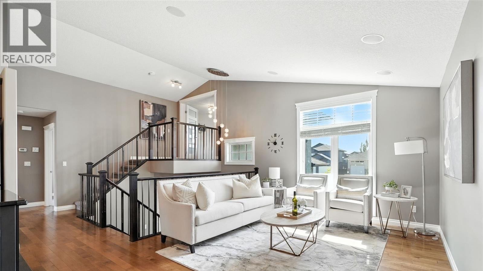 Public Open House公众开放看房 206 Roy Terrace 8月31日 周日2:00-4:00PM Gary Gai或者同事Dominic Parent会在此迎接🙏 —————  Evergreen小区高档装修4房错层独立屋出售！ 由 Jaylin Home - 4