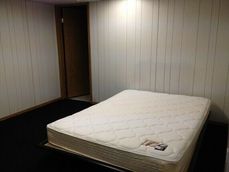 地下室带独立厨房和卫生间套间出租 - 2