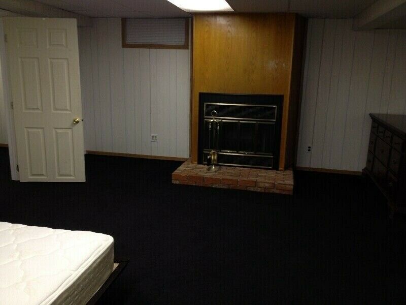 地下室带独立厨房和卫生间套间出租 - 3