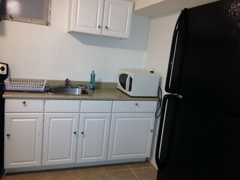 地下室带独立厨房和卫生间套间出租 - 5