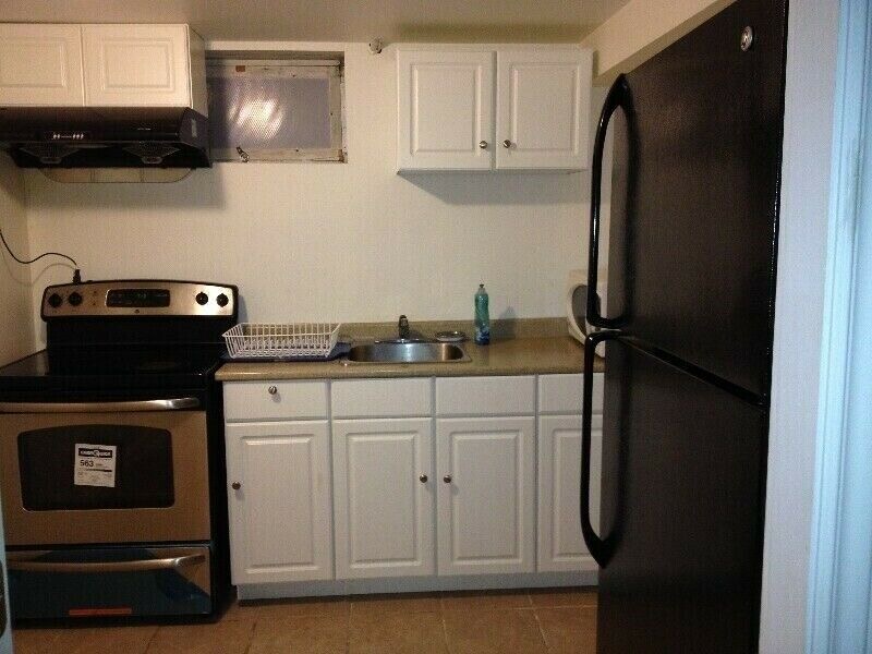 地下室带独立厨房和卫生间套间出租 - 4