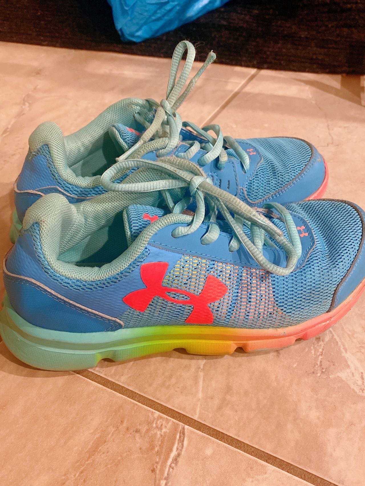 女童运动鞋/under armour/33.5/6-7岁 - 2