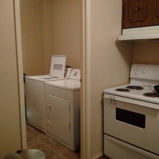 近Regina大学Condo转租 - 3