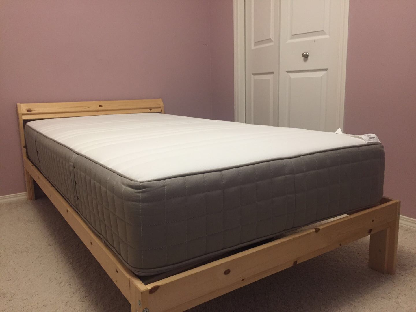 搬家，出2套99新 宜家单人床和床垫