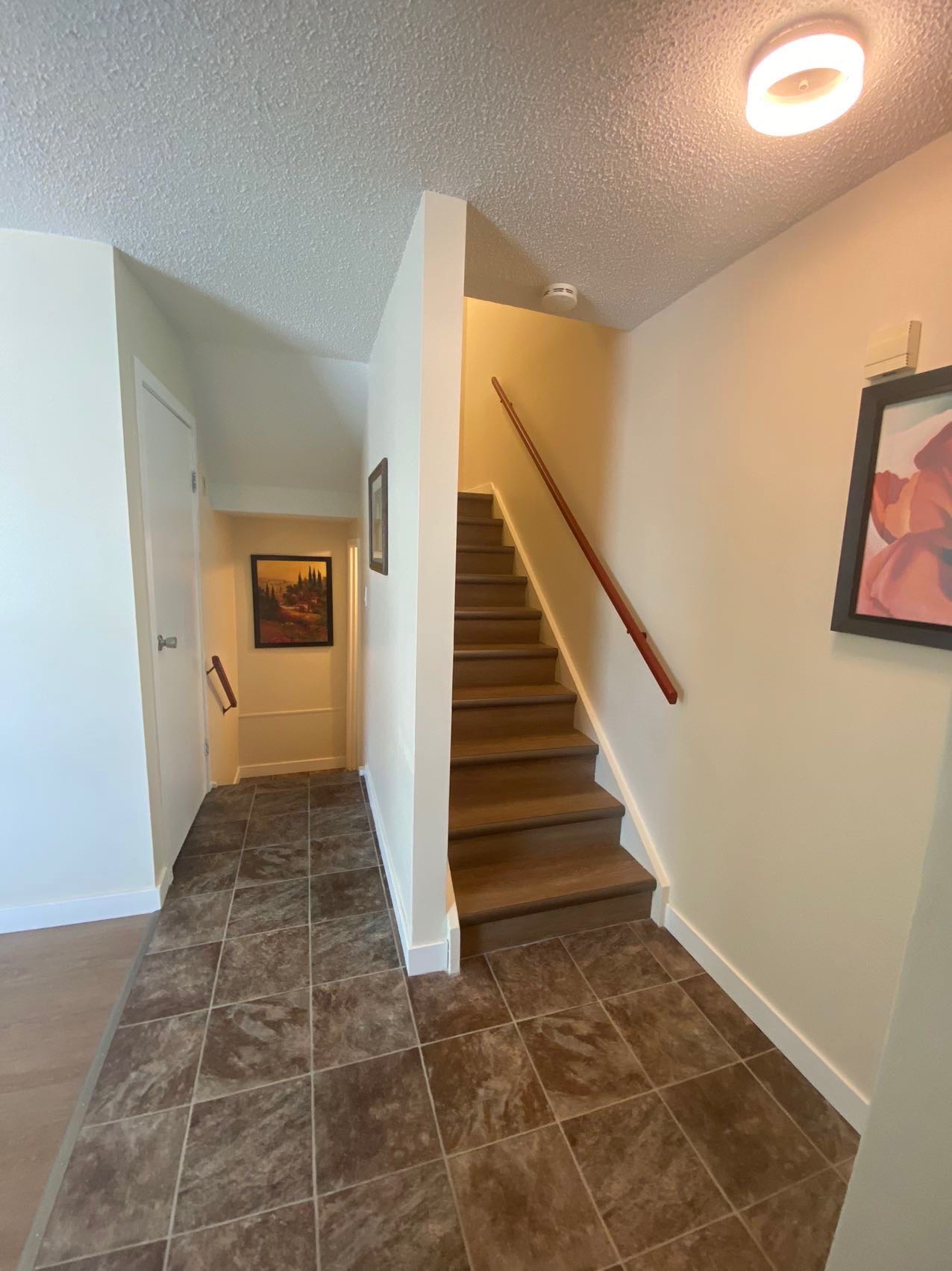 里贾纳大学附近学区房，3卧2卫condo, 可拎包入住