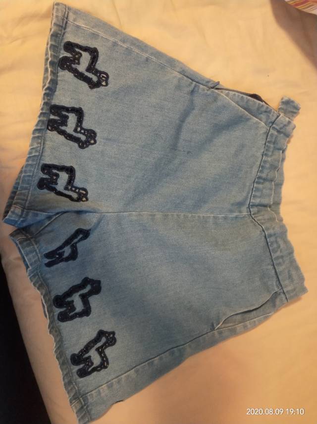个性牛仔短裤，