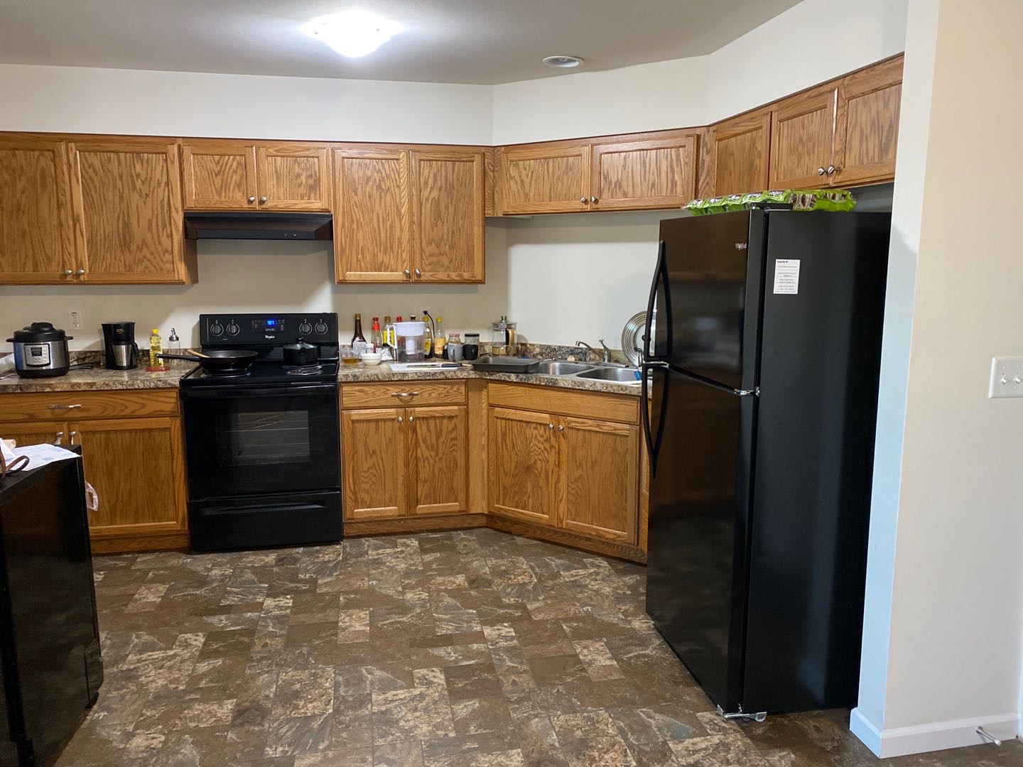 里贾纳超新公寓转租，两室两卫近机场和市区 - 2