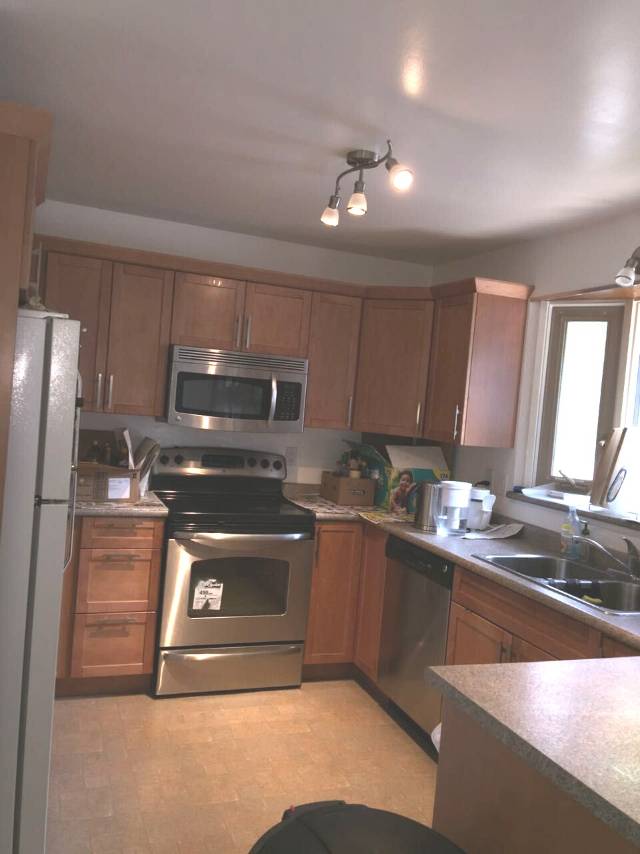 house卧室4月1起出租 楼上有三间卧室 可以分租可以整租 forest Grove - 5