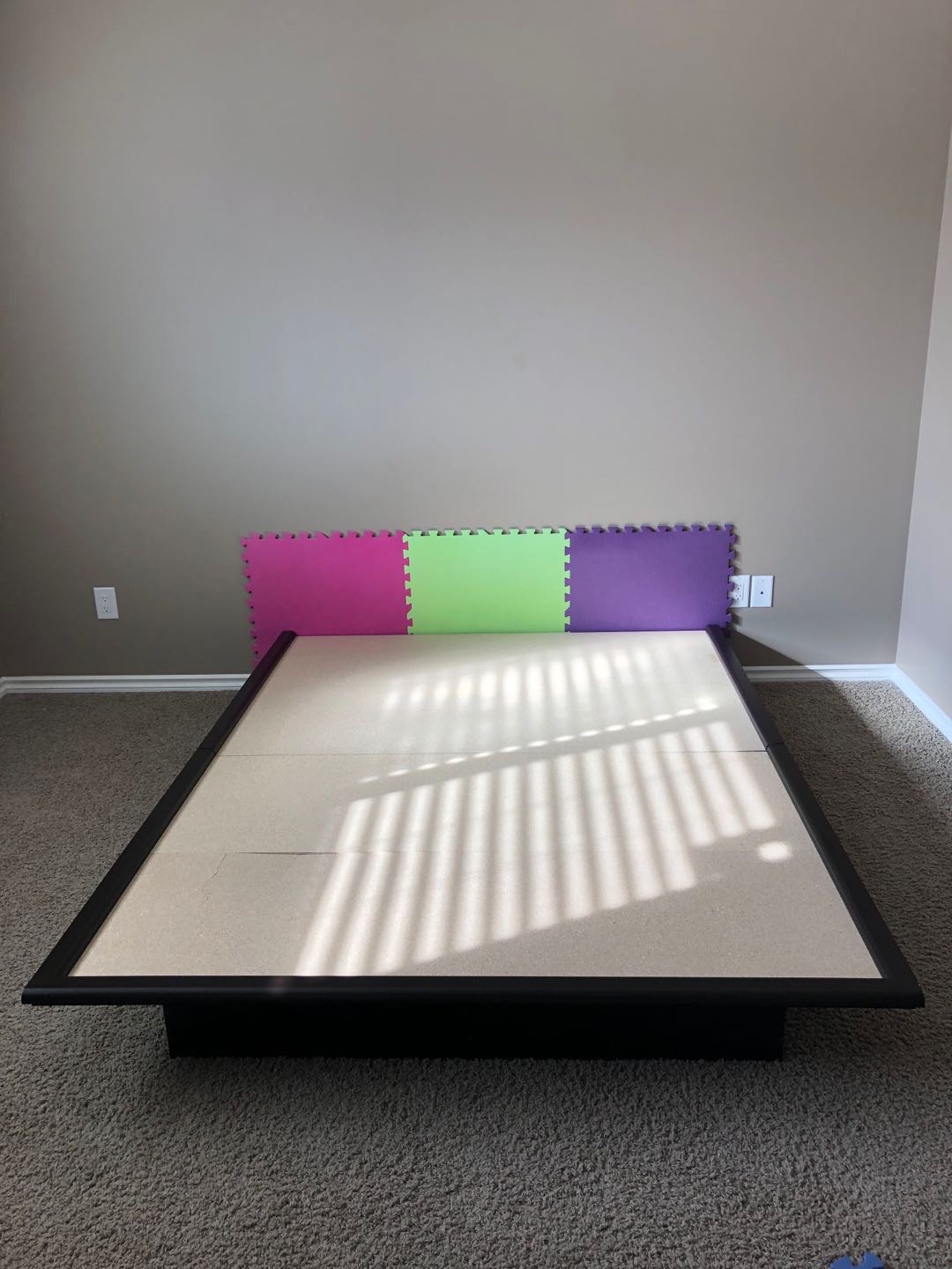Queen size bed 