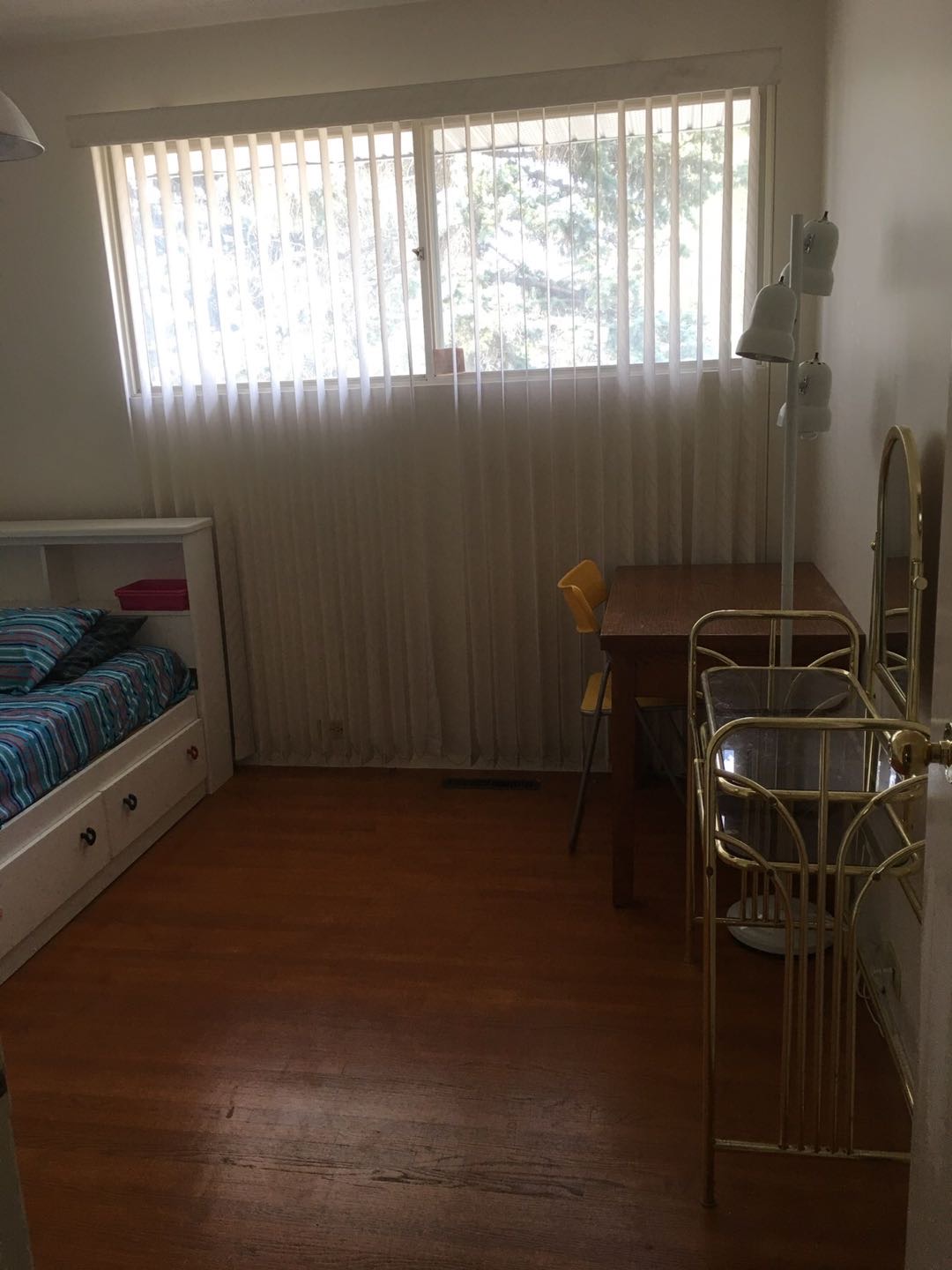 Varsity 女性房間出租，近Market mall, U of C - 6