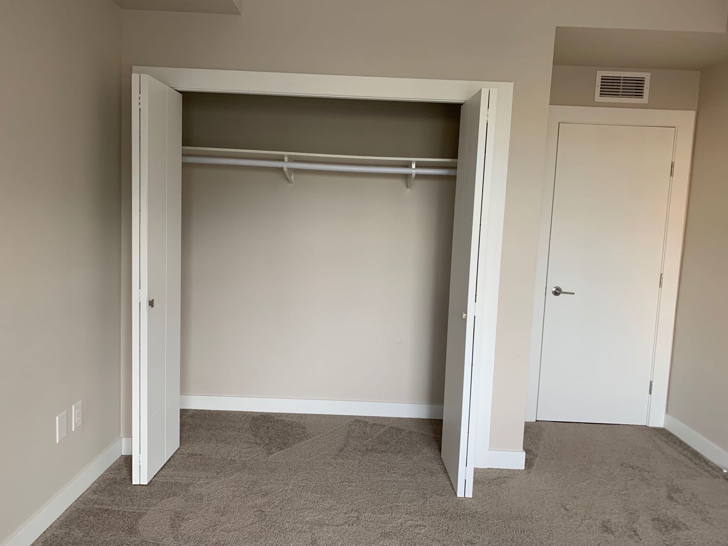 Rosewood两室两卫招小姐姐室友 拎包入住 - 3