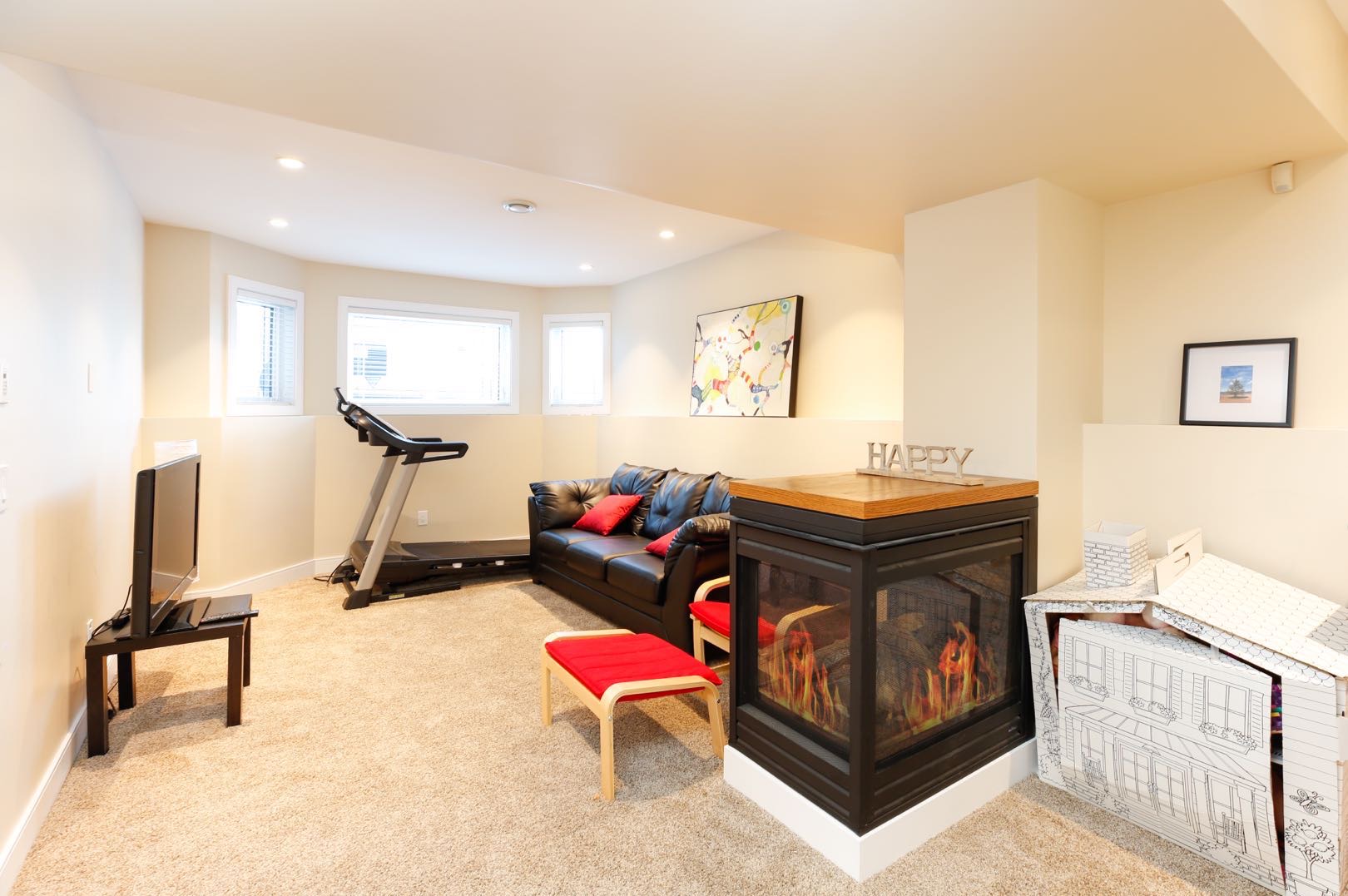 Rosewood 独立屋出售, 5 + 1 房 + 书房，房子面积大、格局好，全厅通透采光好，临天然公园，近Costco。 - 9