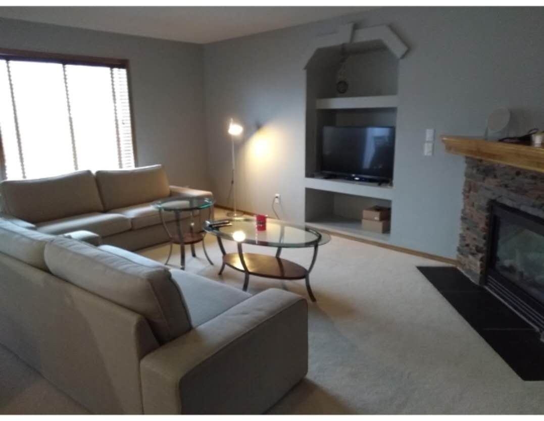 Tuscany交通便利近C-train，独栋别墅楼上客卧和地下室一间分租，可拎包入住。 - 2