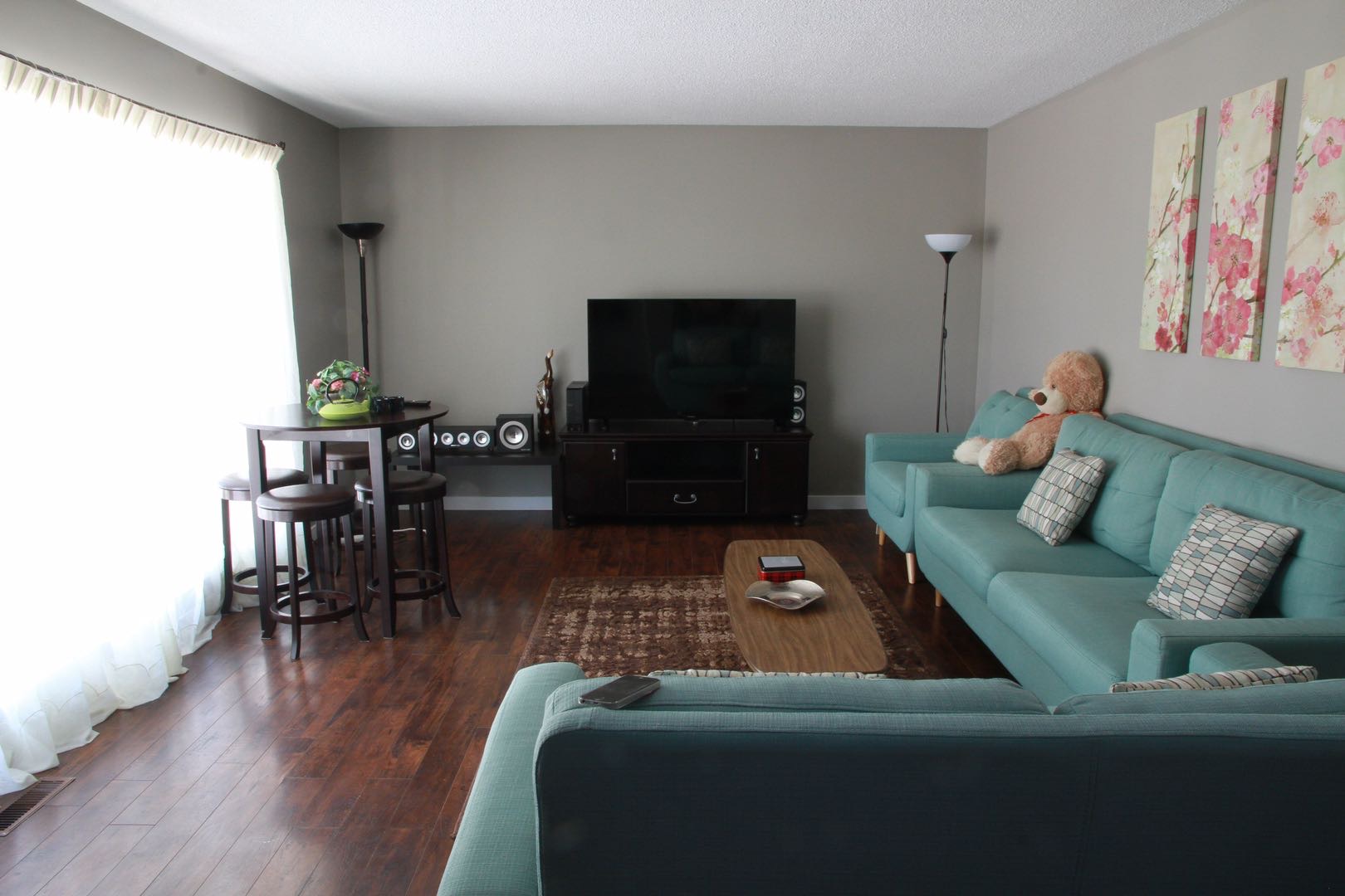 出租8街附近全新装修独立屋 - 2