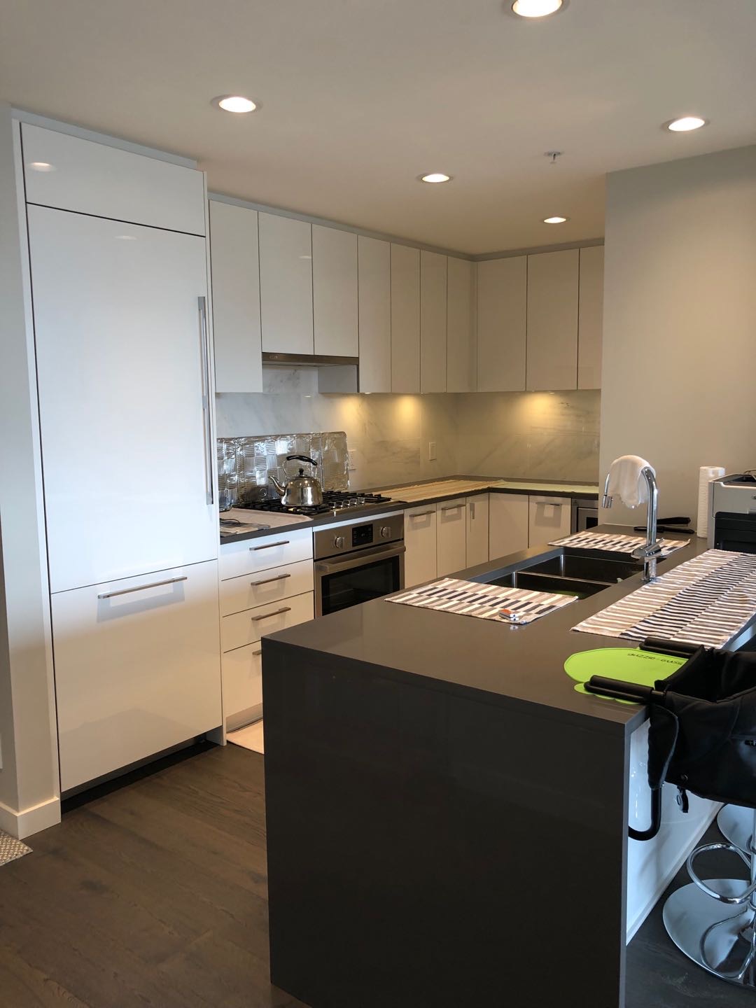 UBC 南校区，全新高级五层楼水泥公寓（二房一厅二卫） - 3