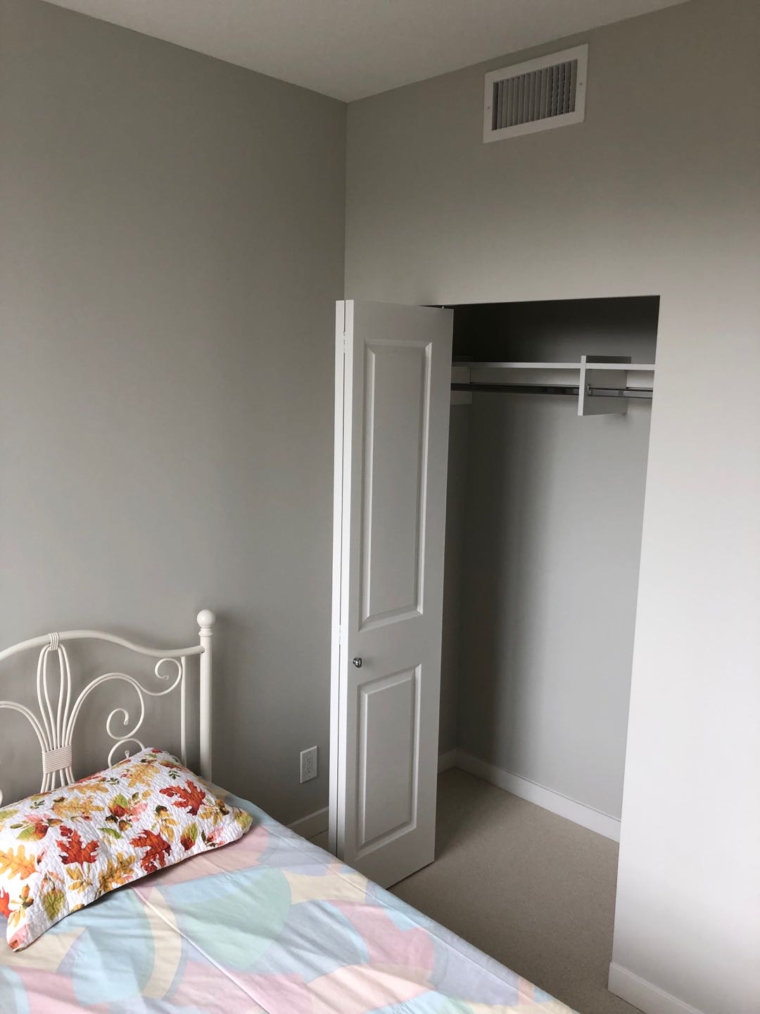 UBC 南校区，全新高级五层楼水泥公寓（二房一厅二卫）