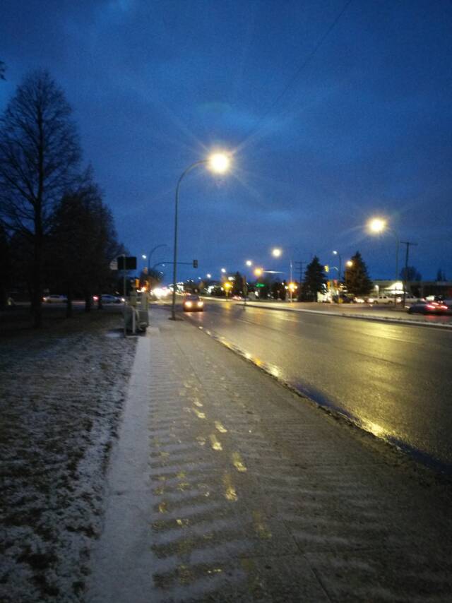 8街centre mall附近求合租