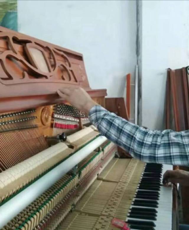 钢琴调音师、声乐导师Gulow,7月起常住卡城，有需要服务的朋友请与我联系6393845376