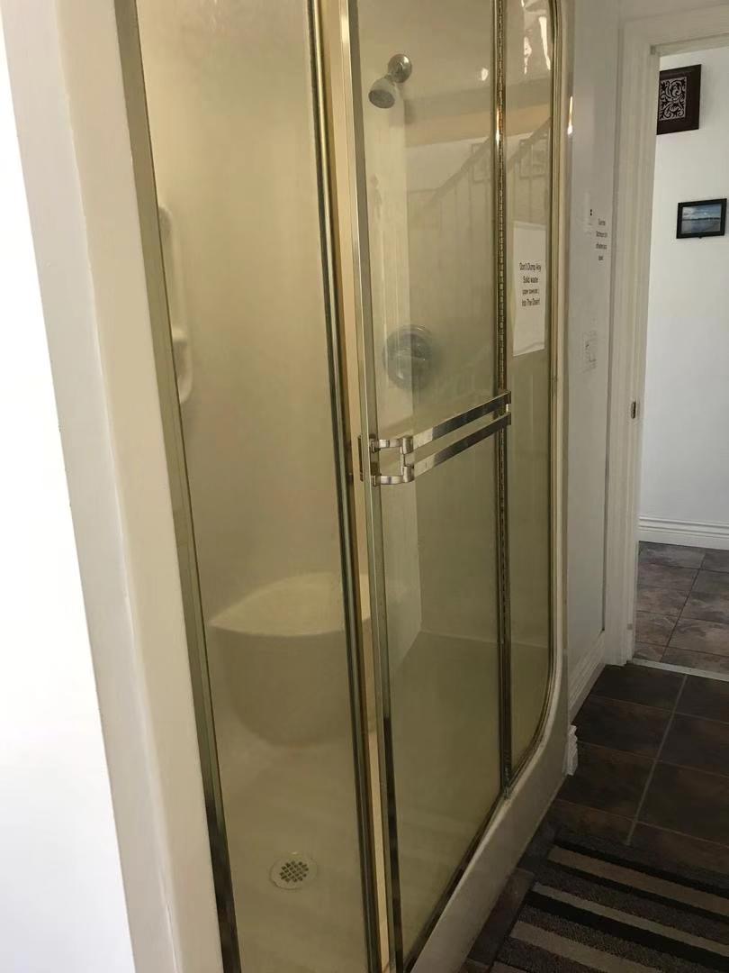 温哥华南本拿比（铁道镇附近）独立屋多个房间出租 - 8