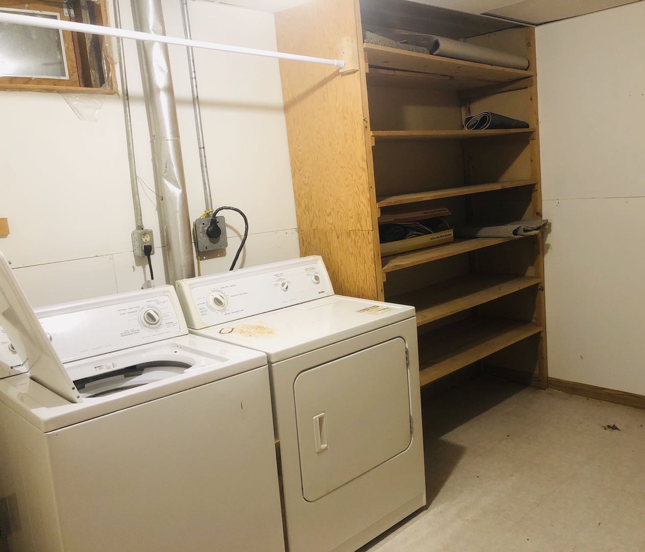 位于8街商圈的独立屋地下室（有窗）出租 - 6